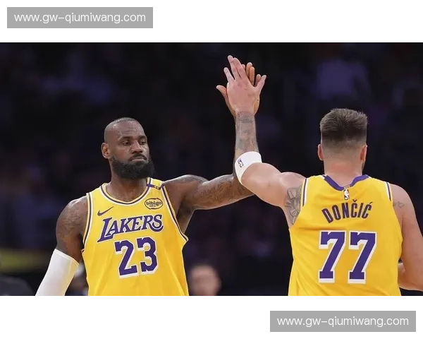 紫金荣耀碰撞达拉斯旋风：当勒布朗遇上卢卡，这是一场关于时代的“权力游戏”